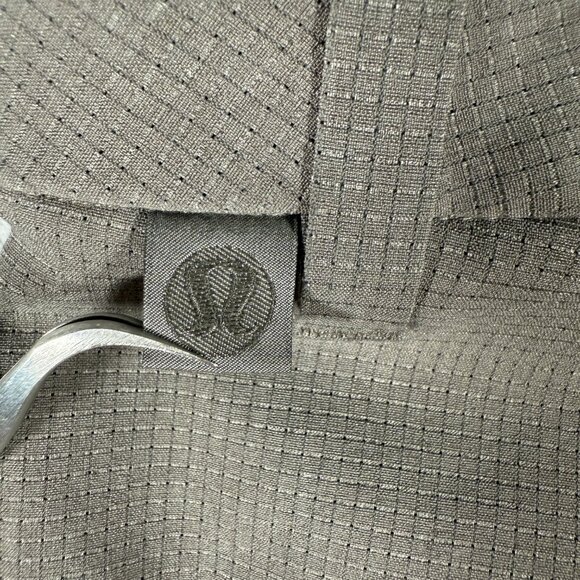 Lululemon Chino Pants Men Size 34 W34 L31 Performance Lightweight Pocket LM5AXYS - Picture 9 of 10